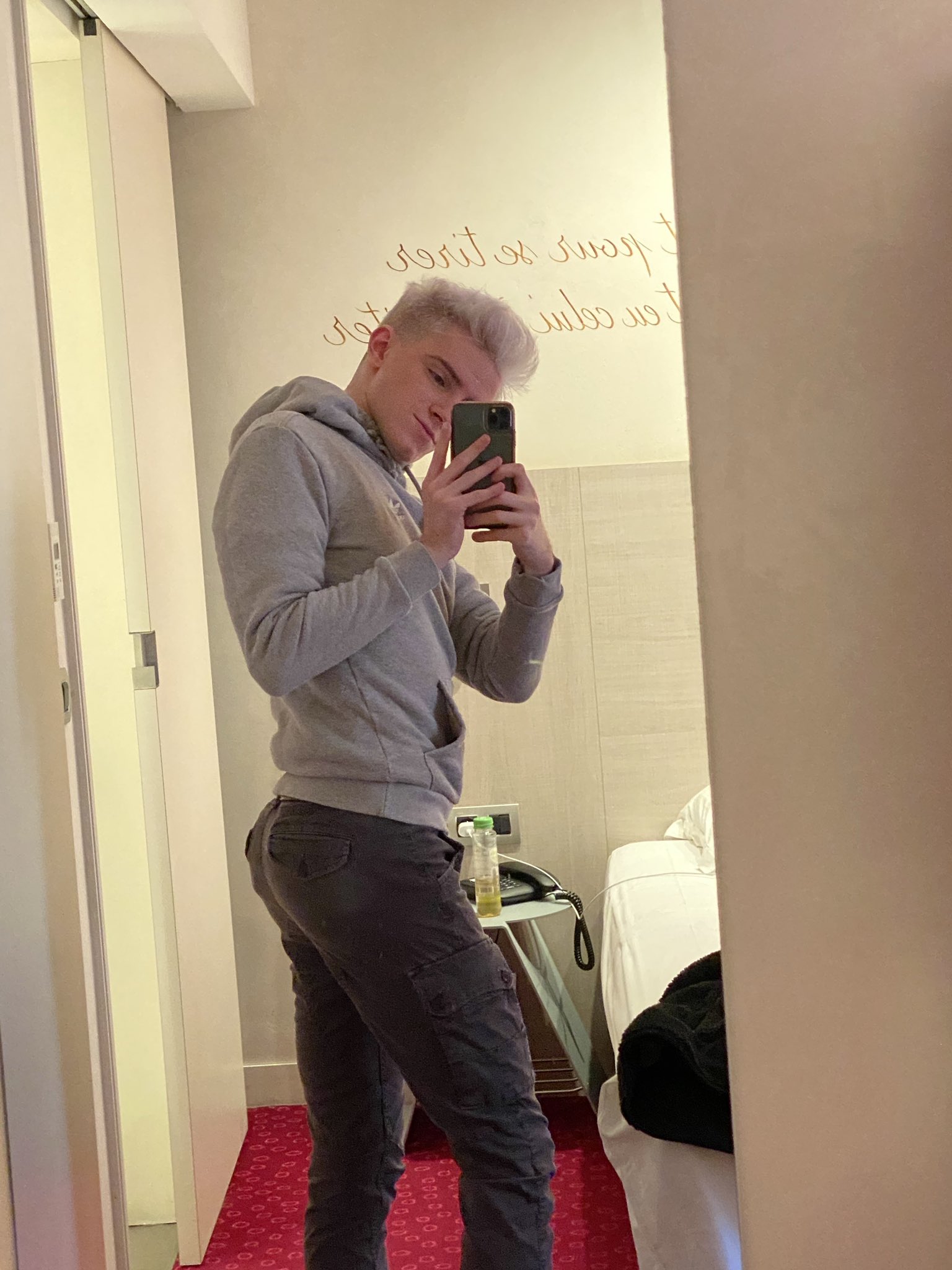 Rob on Twitter "i look thick https//t.co/XxnPVyc9AT" / Twitter