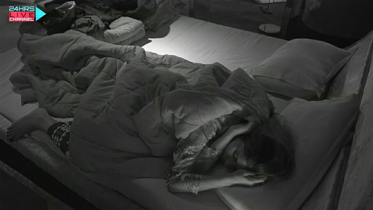 Frstly she slept on couch alone nd then she go to her bed nd slept😴 
Ye sote huye bhi kitni cute or innocent c lg rahi h😍
I just hope nd wish ki ise duniya ki saari khushiyan mile nd she always remain happieee putting kaala teeka to her (⚫)
#RubinaDilaik #BB14LiveFeeds 
#BB14