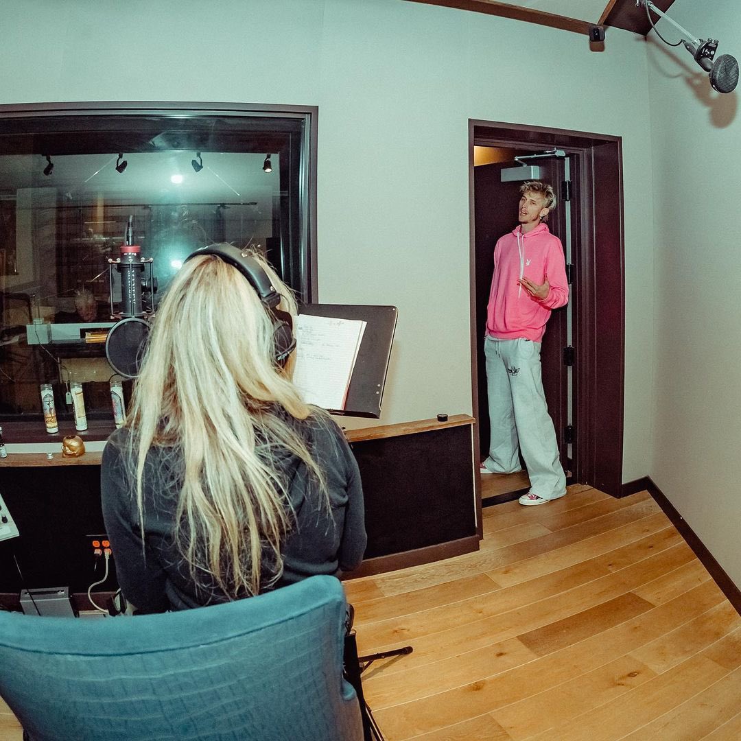 MGKBRA's tweet photo. • IG | @AvrilLavigne 

MEU DEUS É REAL! Machine Gun Kelly, Mod Sun e Avril Lavigne colaboraram para uma música e irá ser lançada nesse final de ano! Ansiosos?? 🤘🖤 https://t.co/DFFn06CzMY