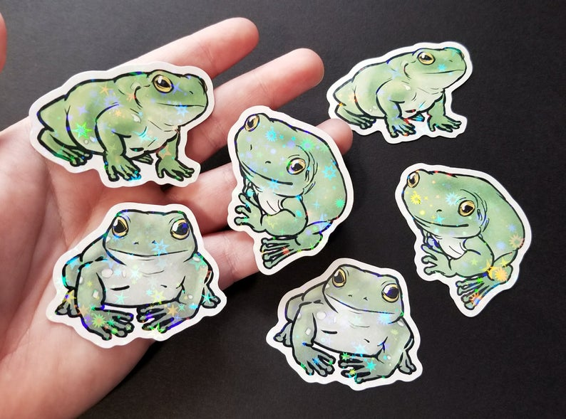 roundntalented's tweet photo. I redid some frog merch photos for my etsy today >u< so i figure I ought to post all my frog stuff! #whitesdumpytreefrog #treefrog #graytreefrog 

https://t.co/jeoh8VWB9u https://t.co/f1wTWKhXzB