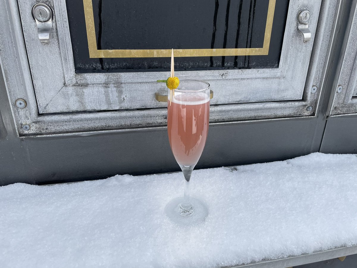 MyBrosBar's tweet image. Come try our “F-2020” drink. It’s delicious and numbs your mouth and wraps you in a warm blanket until 2021 arrives.