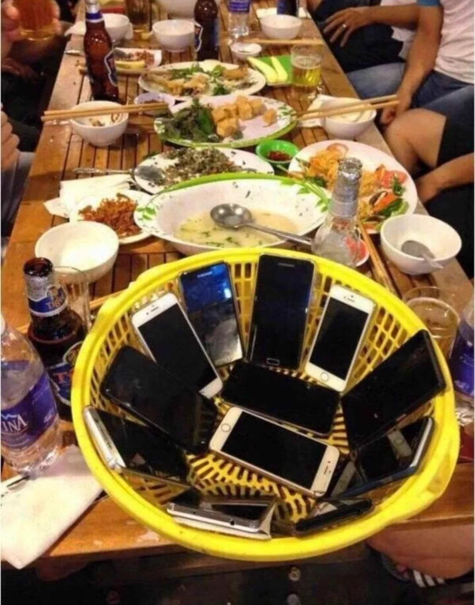 なにこのゲームｗ。一番早く妻(か彼女)から連絡が来る人が奢ることになる「既婚者ゲーム」