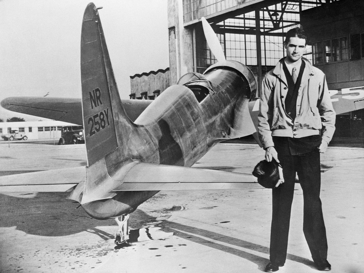 On September 13, 1935, Hughes, flying the H-1, set the landplane airspeed record of 352 mph (566 km/h) over his test course near Santa Ana, California.The H-1 Racer was donated to the Smithsonian.
