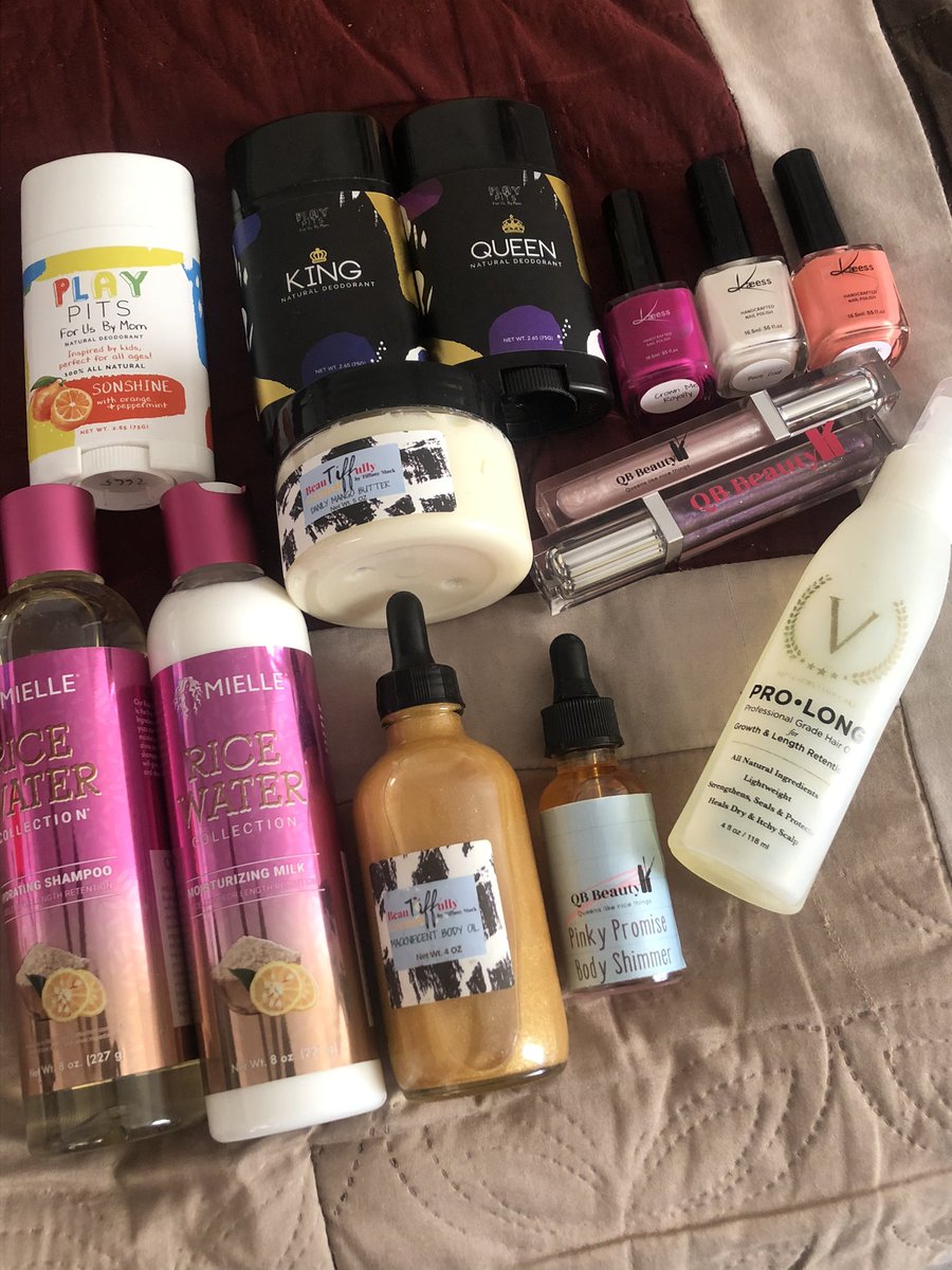 PrincipalRLP's tweet image. Happy Kwanzaa Day 4
Ujamma-Cooperative Economics: To build maintain our own stores, shops, and other businesses and profit from them together 
@3SomeChocolate
@LeftySpices
@VickyCakesPancakes
@SouthernCultureFoods
@PlayPits 
@MielleOrganics 
@KaeessNailPolish 
@qbbeauty_