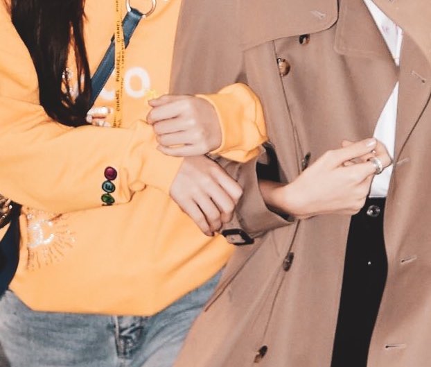 “Who in Blackpink?” but it’s actually Jenlisa, a thread: