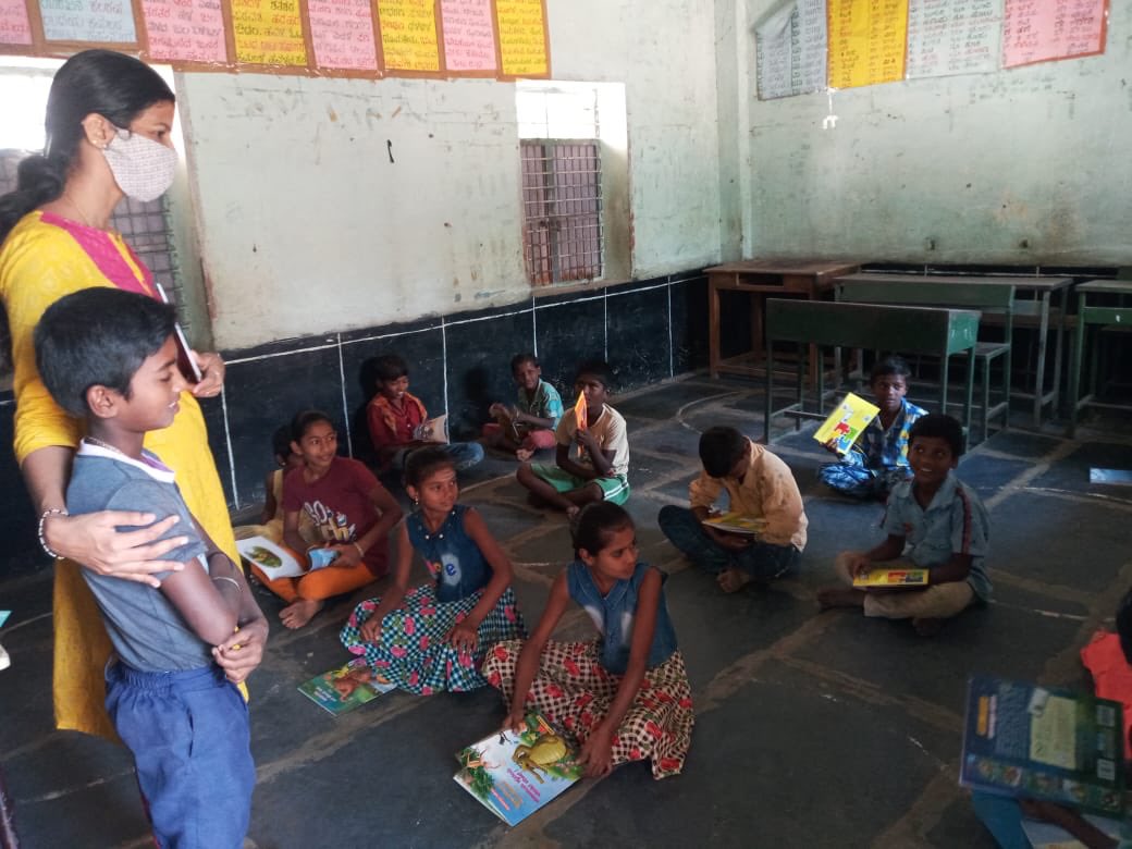 readingkafka's tweet image. Science rangolis as part of Oduva Belaku activities! Pictures from Bellary. 
#rurallibraries 
#readingandlearning