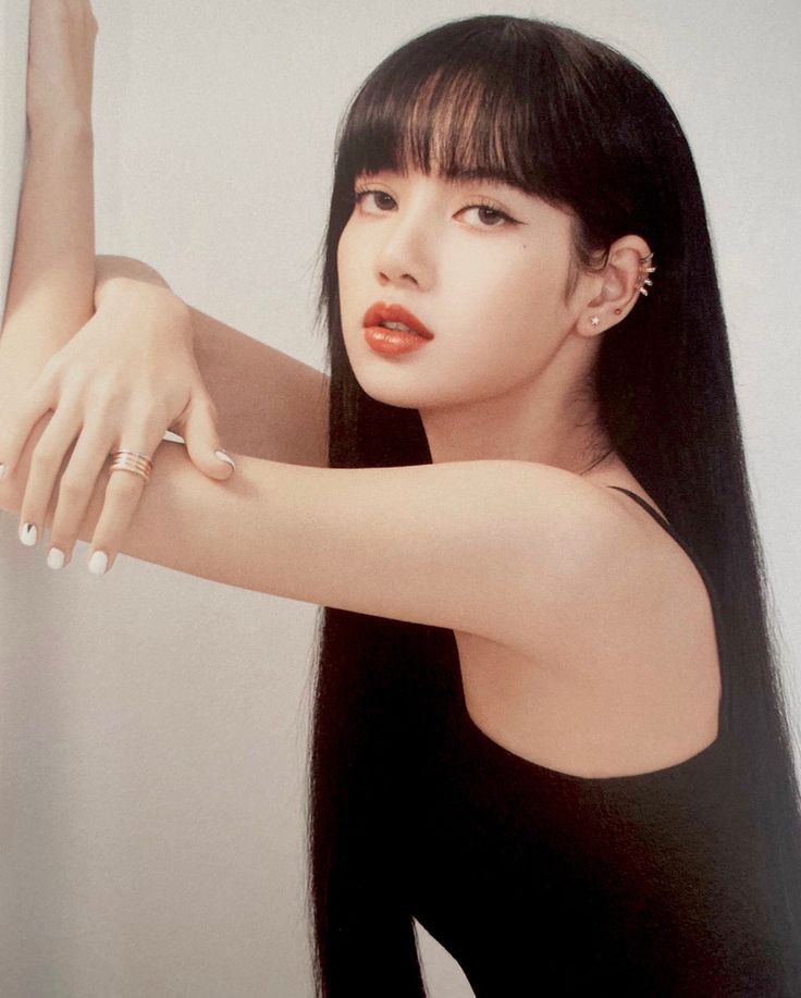 jungsvalentine's tweet photo. For real?! Omg finally 😭🎉

ROSE SOLO IS COMING 
JISOO SOLO IS COMING 
LISA AMAZING SOLO IS COMING https://t.co/S76HP93vza