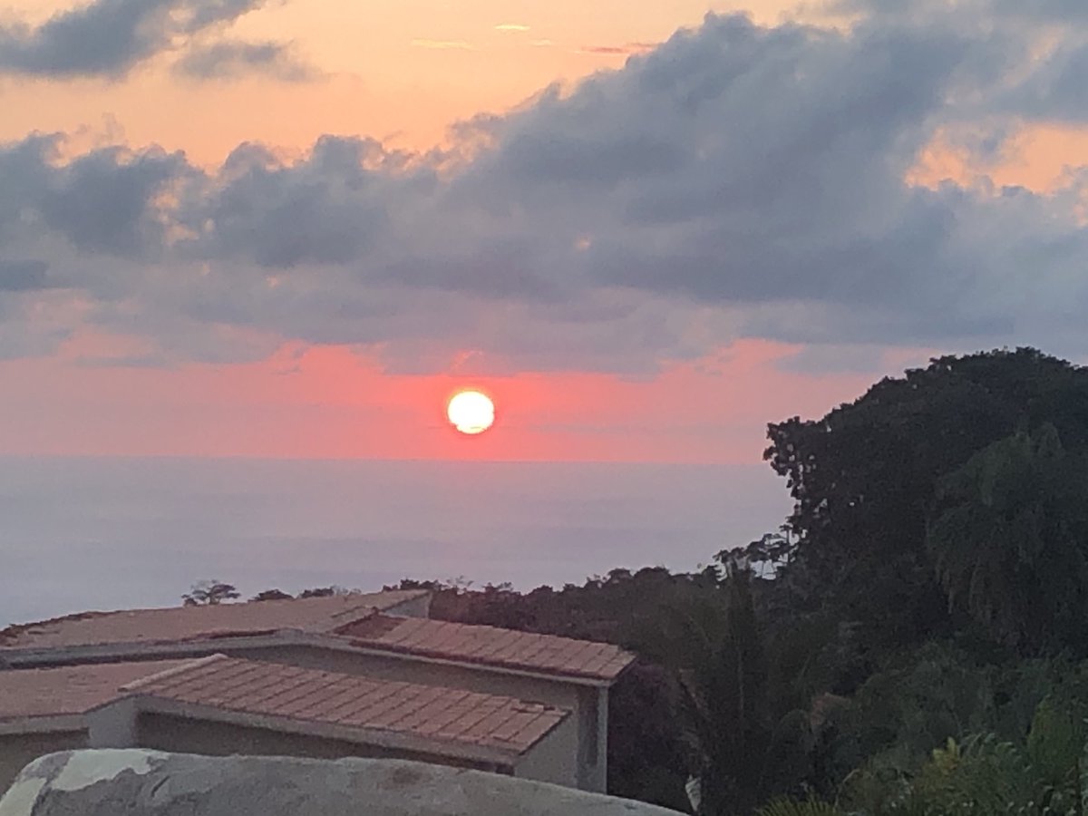 Acapulco dejando el día atrás....
