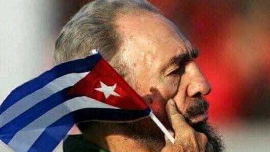 Fidel y la bandera: #SacaTuBanderaXLaRevolucion  #CubaViva