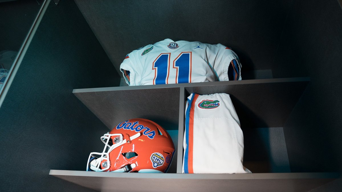 GatorsFB's tweet photo. 🟠⚪️⚪️ https://t.co/woRVDczKza