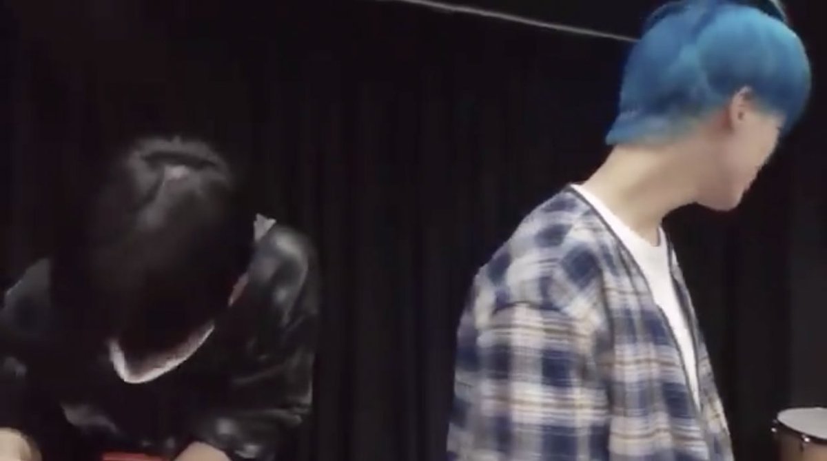 : พวกแกแอบคบกันเหรอ
โน่มิน :