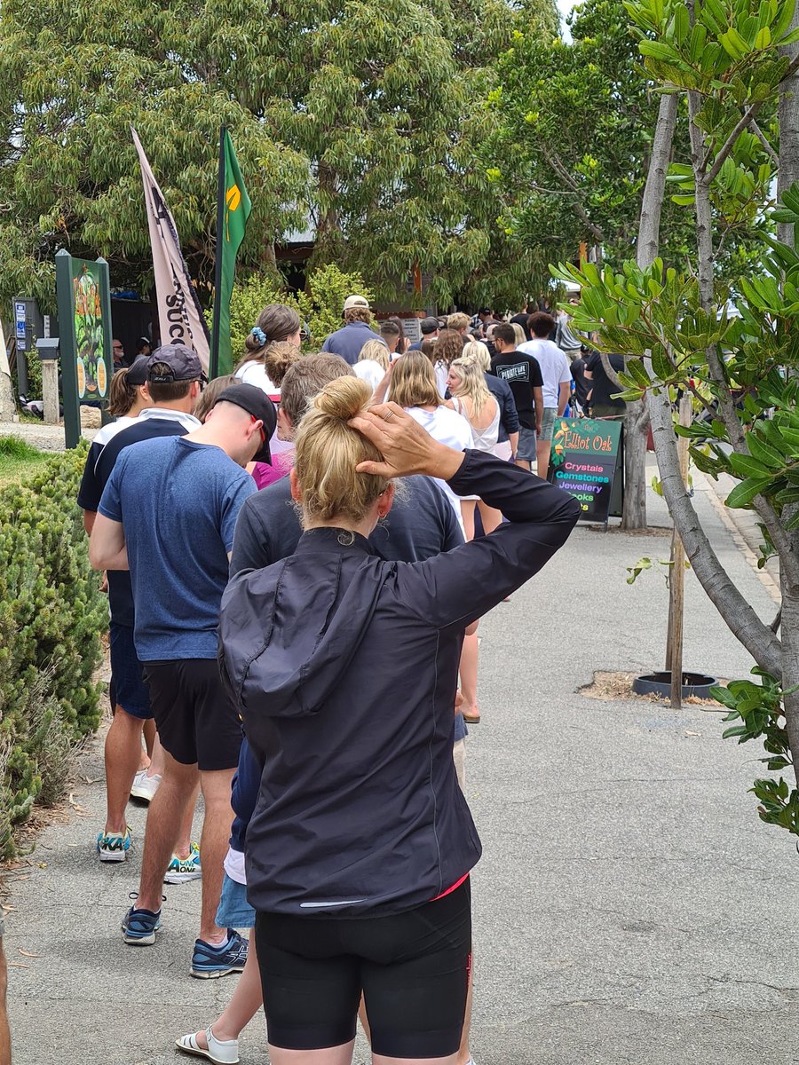 Port Elliott Bakery queue.  I know it will be worth the wait 👍....