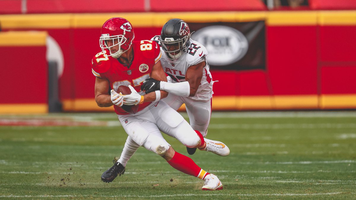 Chiefs's tweet image. Don't forget to keep voting for @tkelce by retweeting and posting #WPMOYChallenge + Kelce!