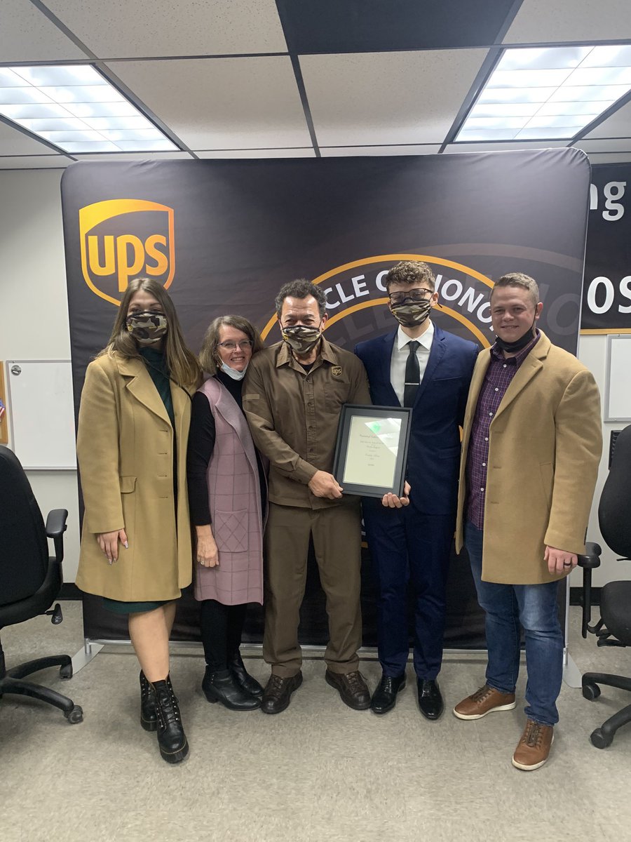 Congratulations to Portland Feeder driver Onildo Brito and his family for being chosen to receive the Joseph M. Kaplan Safe Driver of the Year Award of Honor from the National Safety Council. @gditto3 @logisticsboss @Joseph_Braham @NorthwestUPSers @SafetyLadyKatie
