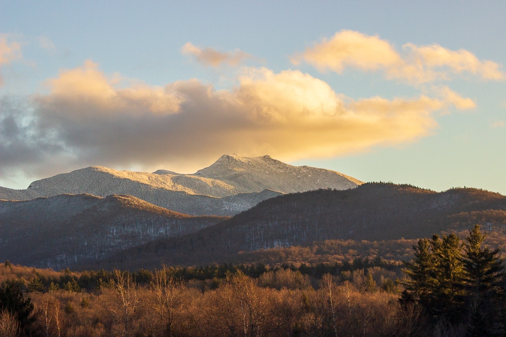 Smugglers_Notch's tweet photo. Nice to see the sun out on the mountain today. It’s looking a lot more like winter around here!
Our snowmakers have been taking advantage of the cooler weather with their efforts currently focused on Madonna.
Snow Report: https://t.co/nA8Msz4FQ4 https://t.co/SZxpvJoeaS