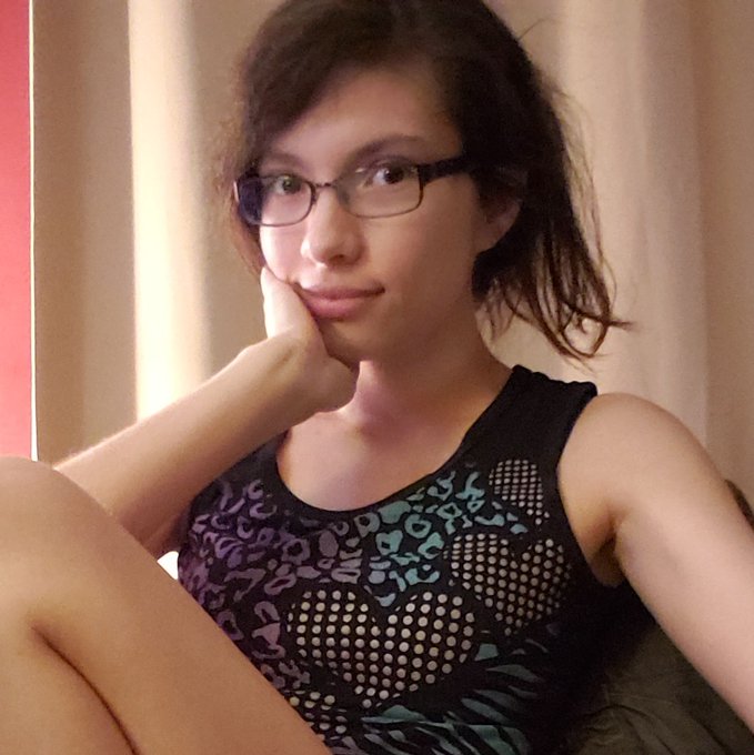 Changed my profile pic to this. Full pic included. I thought it was cute. https://t.co/rsxLd29Z4U