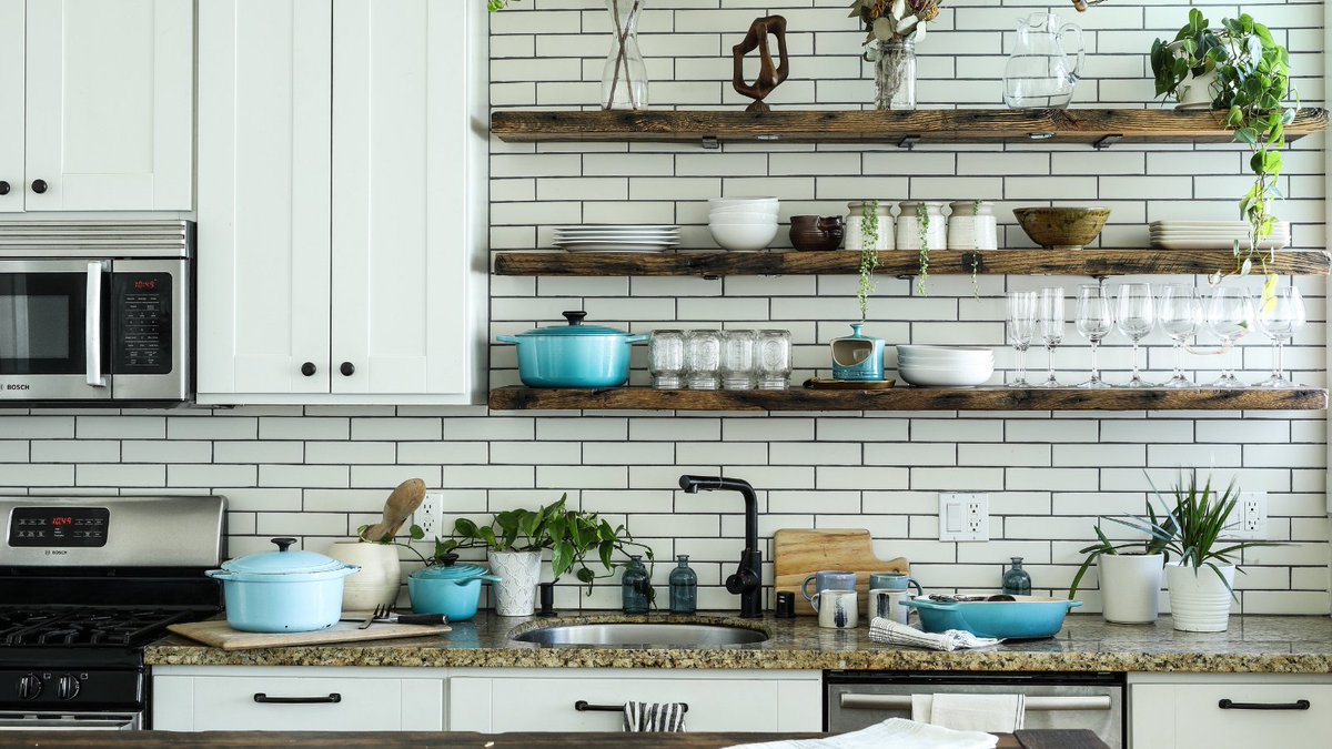 SnoCo is home to experts who can help you transform a wall, reinvent a room, or redo your favorite spaces. Get inspired with these #SnoCo small businesses. ow.ly/9Qrx50CTAat