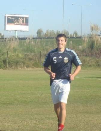 miberardi's tweet photo. Mi hijo Matías Berardi fue secuestrado y asesinado  de la forma más cruel. Tenía 16 años. Hoy volvieron a denegar la prisión domiciliaria a una de sus asesinas. No alivia el dolor, pero se respeta así  el derecho de  mis otros hijos (y de todos) a crecer en paz. GRACIAS! https://t.co/HgJq9lcXhK