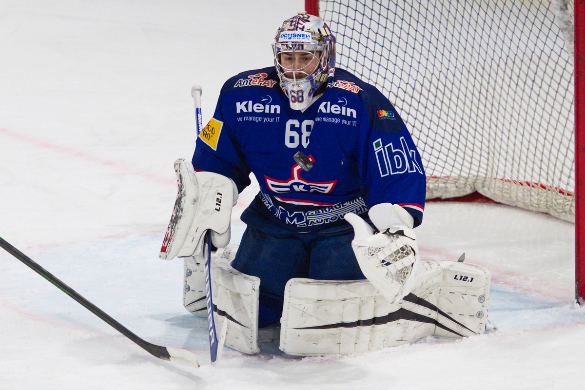 Die Mauer im Tor des EHC Kloten, #68 Dominic Nyffeler. EHC Kloten vs. EVZ Academy 7:0  Mehr dazu später auf szenemagazin.ch
📷 Marcel Kaul / szenemagazin.ch
<a href="/AllesHockey/">Eishockey Schweiz</a> <a href="/eishockeymag/">Eishockey News</a> <a href="/eishockeynews/">eishockey news</a> <a href="/hockeyfans_ch/">hockeyfans.ch</a> <a href="/SwissIceHockey/">Swiss Ice Hockey</a>  <a href="/szenemagazin/">szenemagazin</a> <a href="/EHC_Kloten_1934/">EHC Kloten</a>