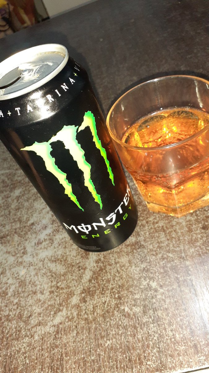 nunesnicolass16's tweet photo. Una muy Fresca Monster para acompañar el ultimo directo del año del Señor @XxStratusxX, nada mejor que esto 🍓🍓🍓🍓🍓#TeamStratus #Fresividad #HappyNewFresiYear https://t.co/78B7ULqRWT