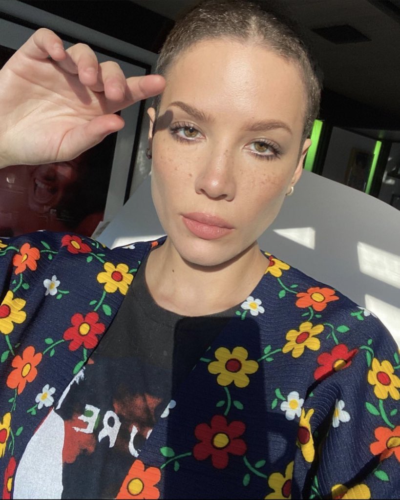 bloomintotasha's tweet photo. halsey forever giving off that cool queer art teacher vibe https://t.co/ZxL6hedpKh