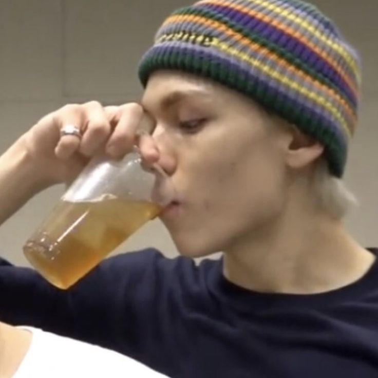 mxiews's tweet image. Eai qual vai ser, ou eu ou a cachaça