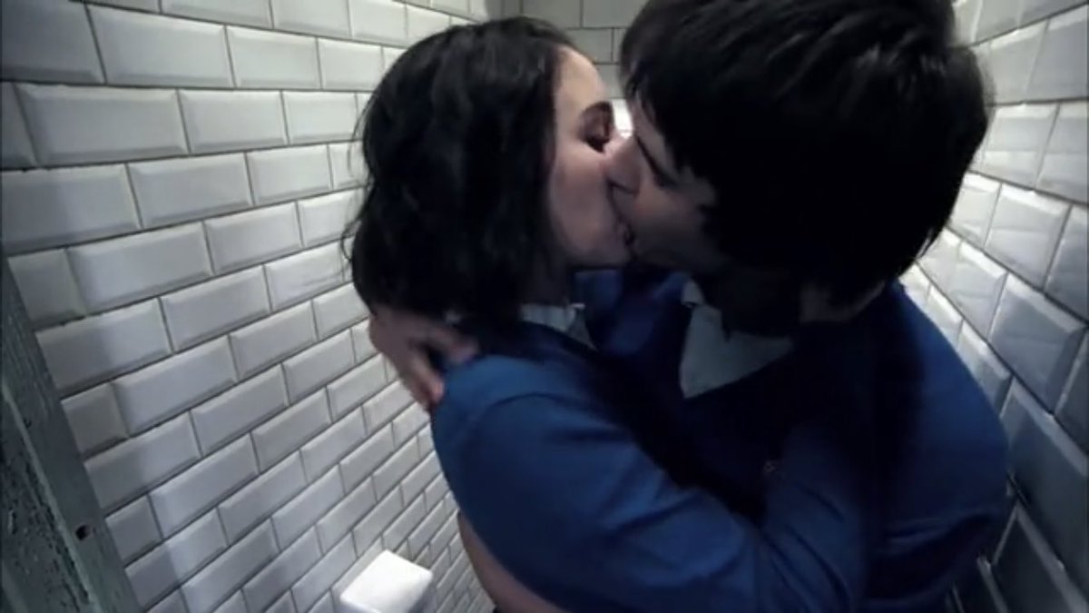 out of context el internado tweet media
