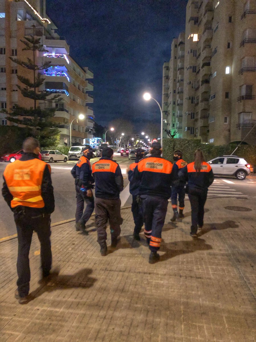 AMontcabrer's tweet photo. Tot i fer-se fosc hem continuat amb la recerca.
Seguim 💪🏻
•
•
•
Sempre, el que faci falta i quan faci falta, 365 dies de l'any les 24 hores.
🟧 🟧 🟧 🟧 https://t.co/NJJAEPWS9S