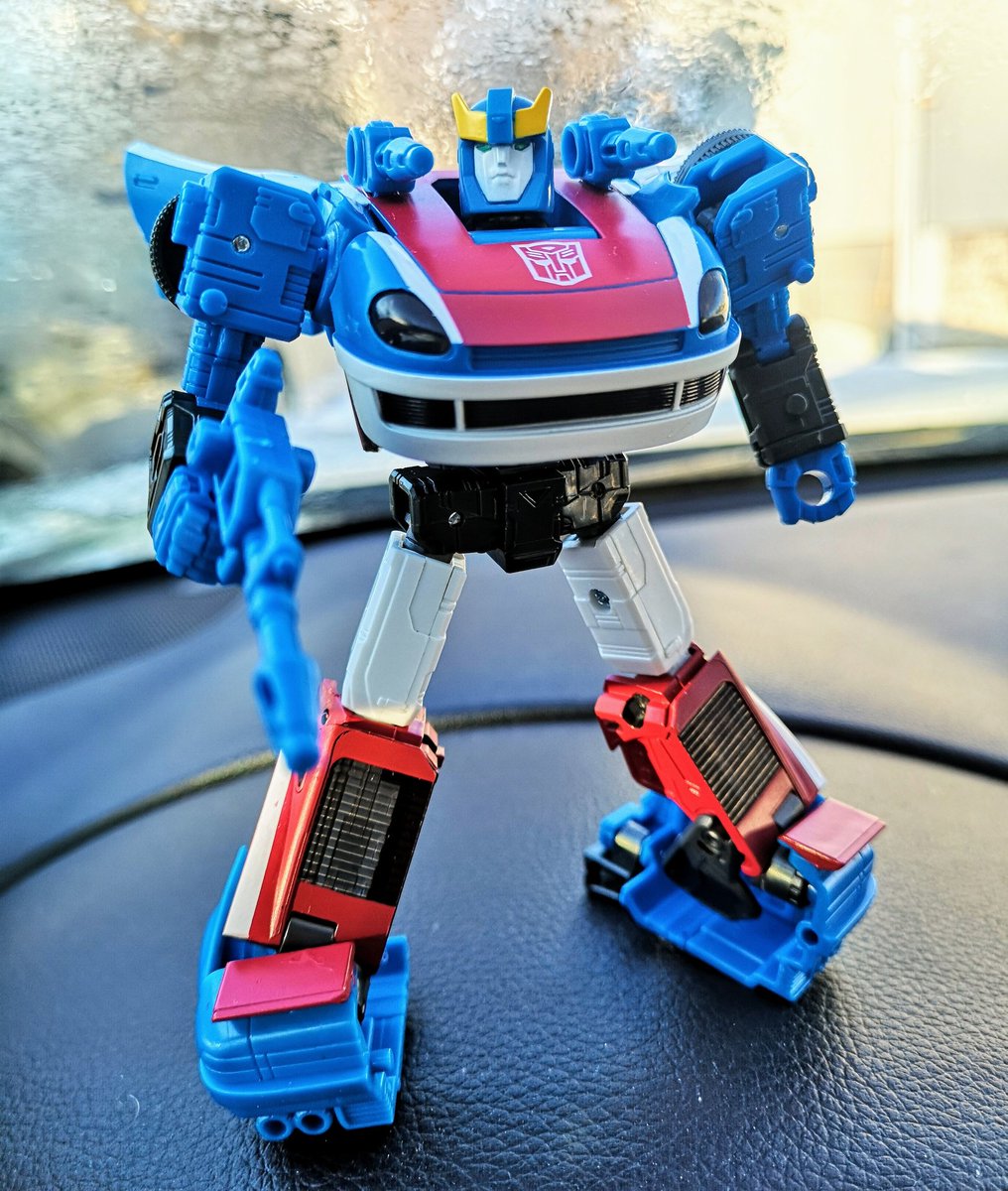 PlasticSparkYYC's tweet image. TRANSFORMERS WFC-E20 Earthrise Smokescreen.

#dashbot