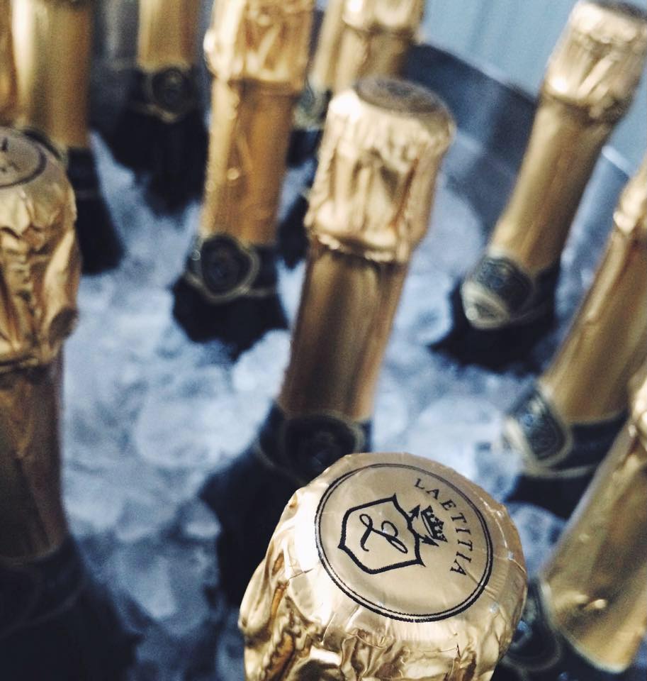 Make sure you get your local #SparklingWine in time for #NewYearsEve! We can't call it #Champagne, but most is made in the same méthode champenoise. And a few fun pét-nats—short for pétillant naturel—also called méthode ancestrale. #petnat #sparklingwines 
slocoastwine.com/news/slo-coast…