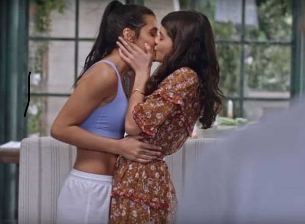 here are pics of sophia ali kissing girls to make ur day better 