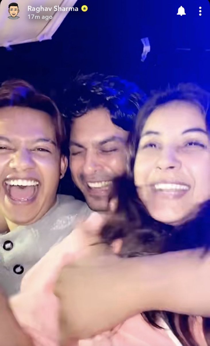 pooja_mihu18's tweet image. Love and Joy.
You either see it. Or you dont. 

#ItsSimpleReally #SidharthShukla #SidNaaz