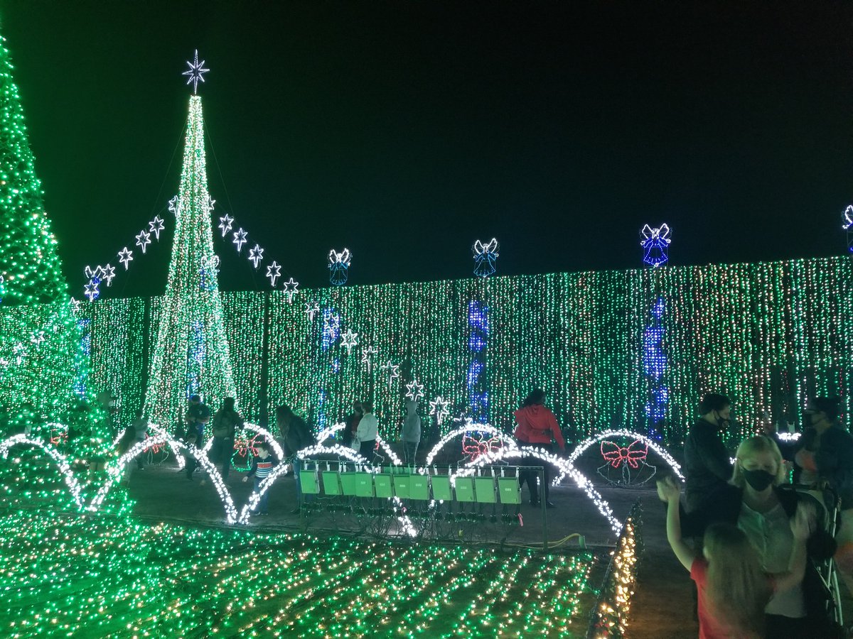 Intellect_Poet's tweet photo. #ChristmasLights https://t.co/Url5TSYzHQ