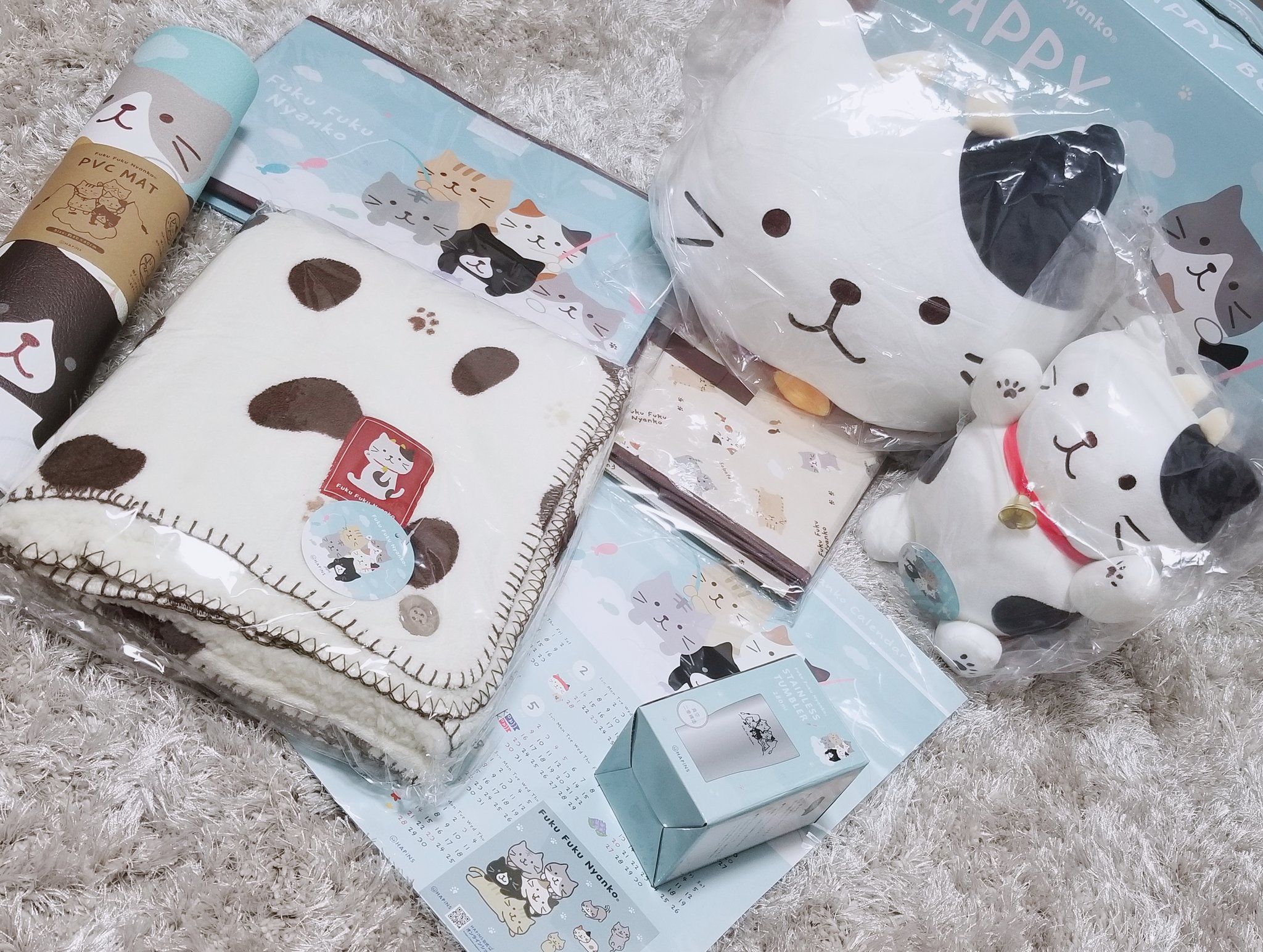 Chiroru Trendview イオン福袋中身ネタバレ 雑貨屋さん ハピンズ ふくふくにゃんこ福袋21 集合 税込3000円 うしのぬいぐるみ クッション ブランケット ボックスケース タンブラー カレンダー等9点 超可愛い 争奪戦だったので 買えたら