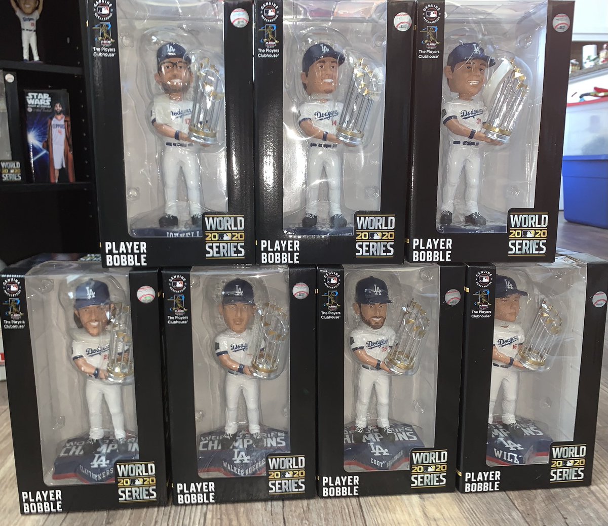 Let’s begin 2021 on an awesome note 

I’ll be giving away one of these World Series Dodgers bobbleheads

How to win: 

1) Follow me 
2) RT this tweet 

I’ll DM the winner on New Year’s day and have them pick one