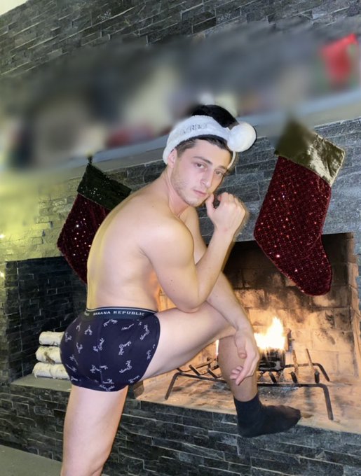 Thank you guys so much! Top .35% of creators and a check mark🙈 Luv u🖤  Come join the fun: https://t.co/ScKBmAujZH