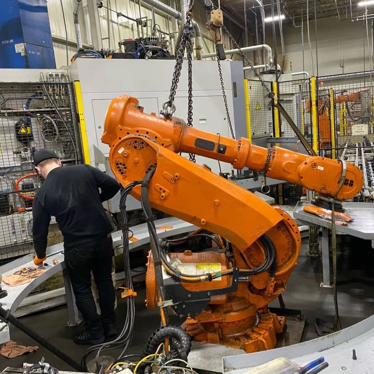 FsdRobotics's tweet image. ✅ FSD Robot Field Techs are busy keeping manufacturing running strong!  Great work today team!  

#manufacturing #robotrepair #fsdrobotics #robotics #industrialrobots