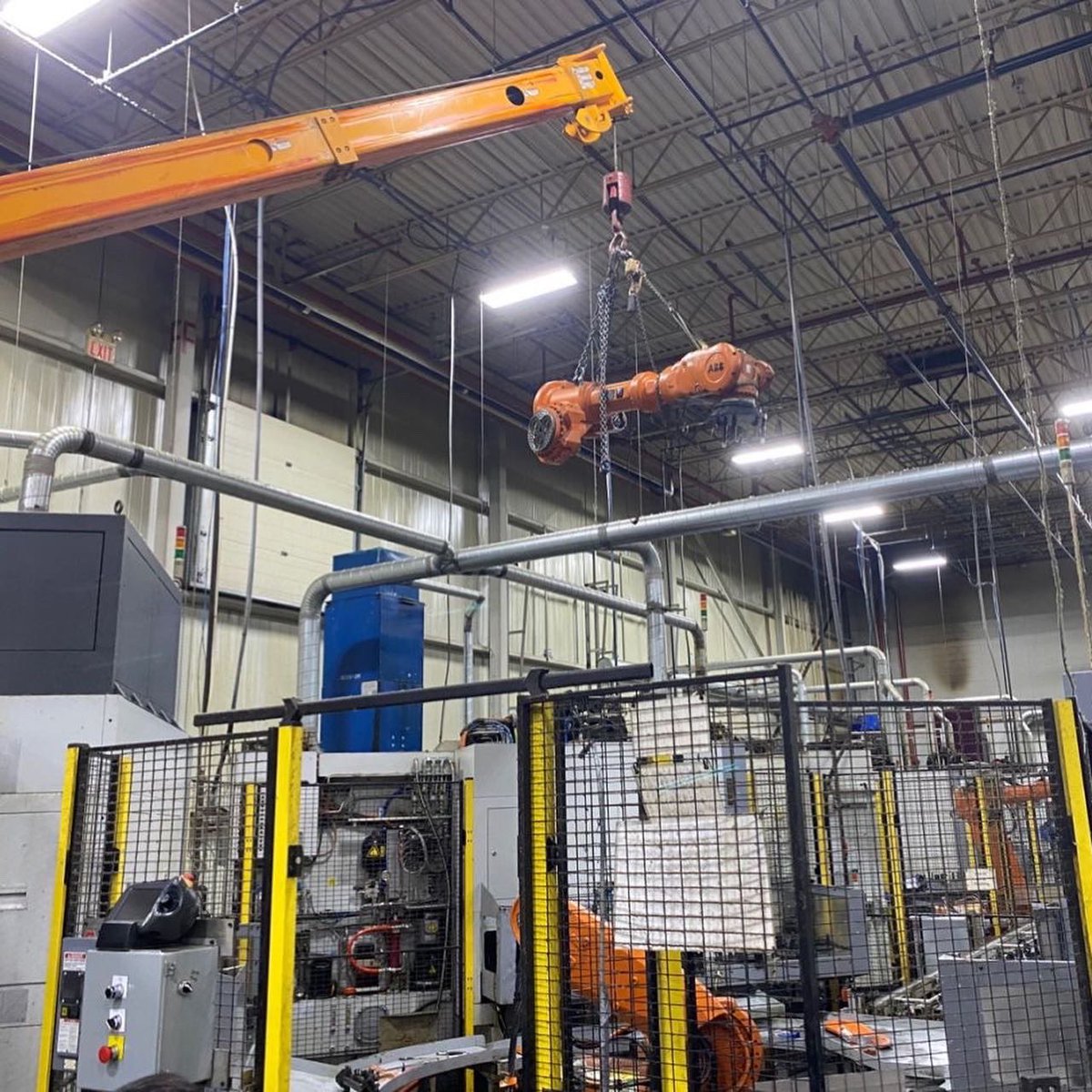 FsdRobotics's tweet image. ✅ FSD Robot Field Techs are busy keeping manufacturing running strong!  Great work today team!  

#manufacturing #robotrepair #fsdrobotics #robotics #industrialrobots