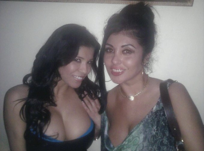 Happy birthday to my beautiful long time friend @alexisamore 🎂😘💖 https://t.co/Fct6jGMvH9
