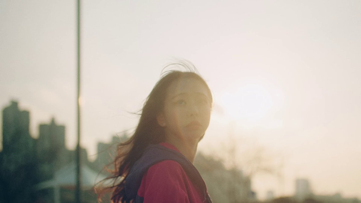 This is new, and the fourth shot of Vivi here is too. From the PR article we saw Vivi from the past, but *how far* into the past is the next questionFor the Why Not scene in front of the car: Vivi said she came to this location in search of Yves, who was here earlier