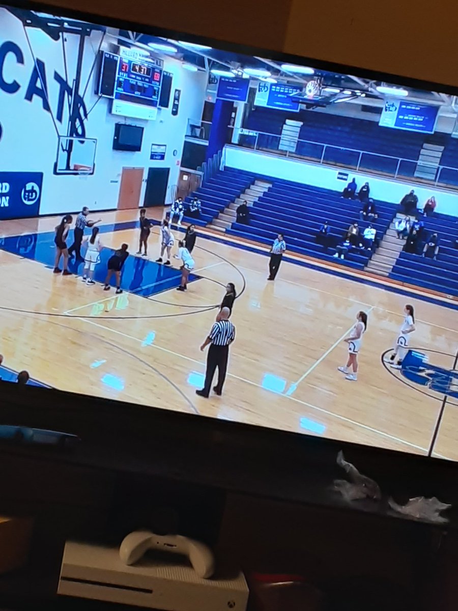 knockdown_2023's tweet photo. Watching 5 of my girls get after it tonight...Reynoldsburg vs. Hillard Davidson and Hartley vs. Gahanna...Sam Savoy, Taryn Cornett, Kierston Cashwell, Kiarra McElrath and Aaliyah Younger https://t.co/73Uw4Uit0d