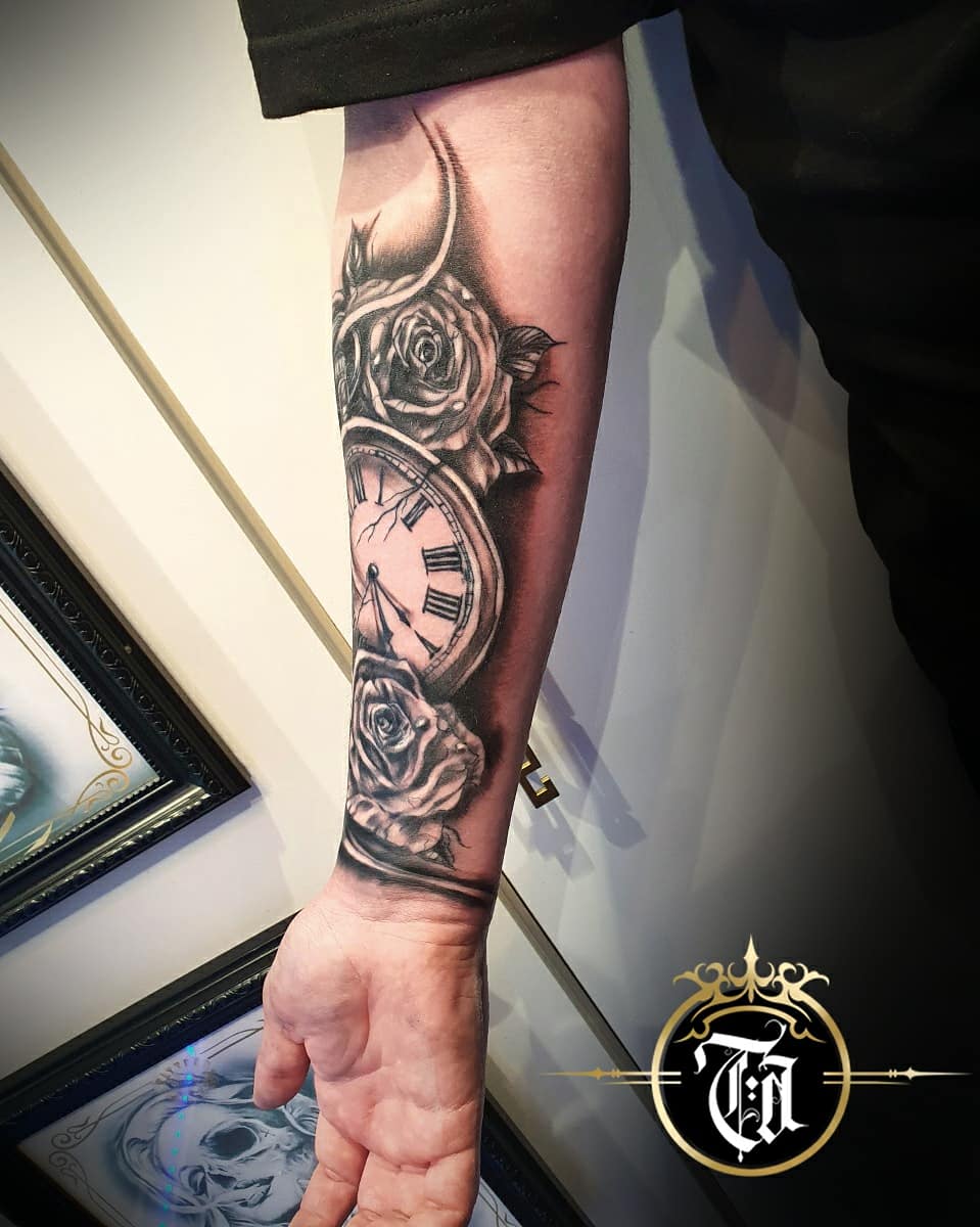 Custom Clock &amp; Rose Tattoo completed before lockdown.

I hope everyone is keeping safe 😷 please message for future consultations.

#COVID19 #lockdown #tattoo #tattooartist #tattoostudio #studio #artist #art #tattooing #InkMaster #ink #drawing #sketch #design #gold #black