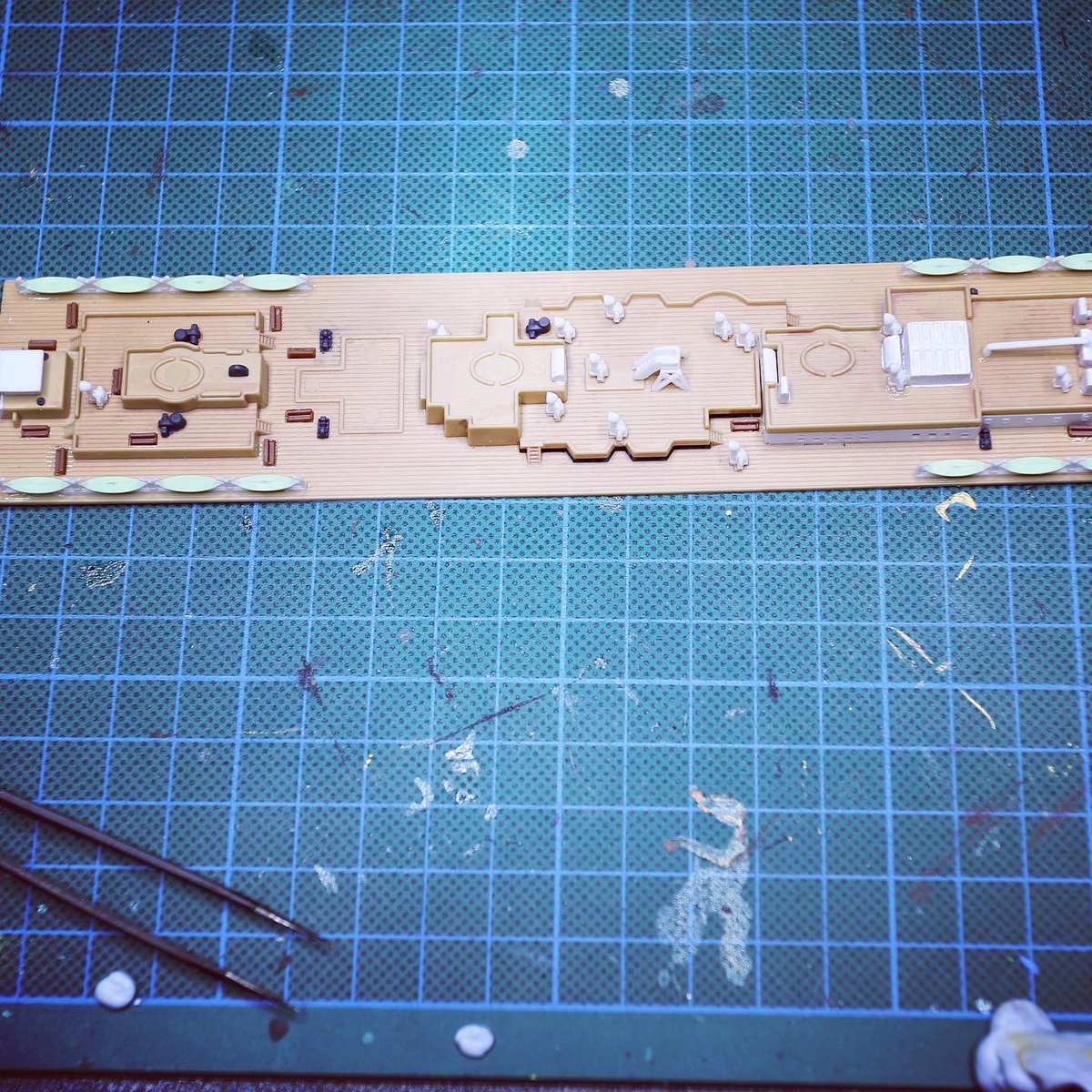 trihobbies's tweet image. More progress,  and adding the lighting.

#titanic #scalemodel #academymodels #hobby #hobbies #modelbuilding #modelship #modelshipbuilding #covidboredom #iso