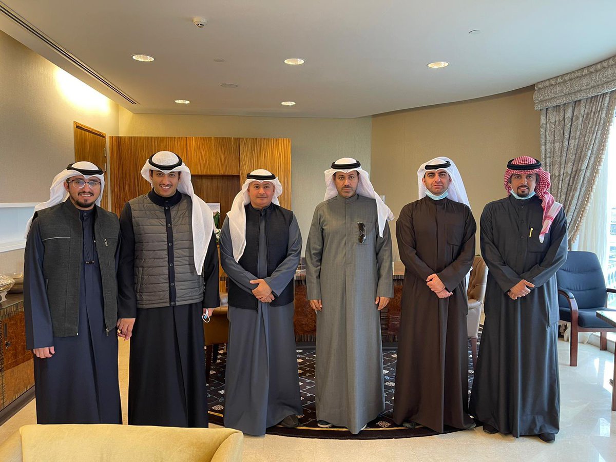 النائب مبارك بن خجمة: قانون تنظيم مهنة المحاماة سيصب في صالح تطوير منظومة العدل والتقاضي في البلد وهذه قناعة شخصية لدي ابديتها امام الاخوة اعضاء مجلس ادارة جمعية المحامين ، قانون يستحق الدعم والاقرار .
<a href="/m_alkhejma/">مبارك الخجمة العجمي</a>