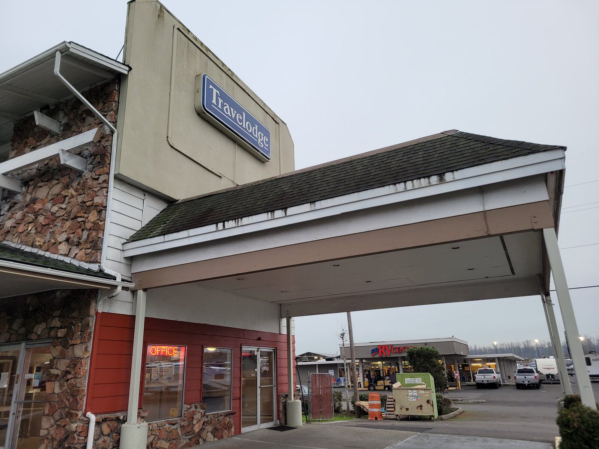 THREADLive from Hotel Antifa.Activists have taken over 18 rooms and refuse to pay claiming to be advocates for the homeless, but they make a lot of claims that don't pass the smell test.