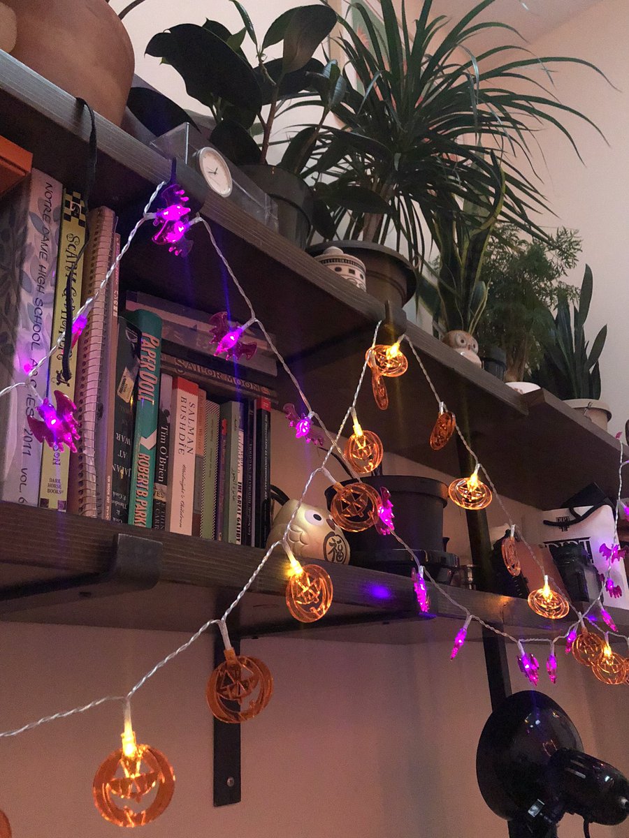 September 2020: got festive a bit wary cause I was overworked and depressed. (Finally admitted that Blair deserves some love) I buried myself in work for most of September and October and it was v stressful. Decorating my home was one of the few ways I found to brighten my mood