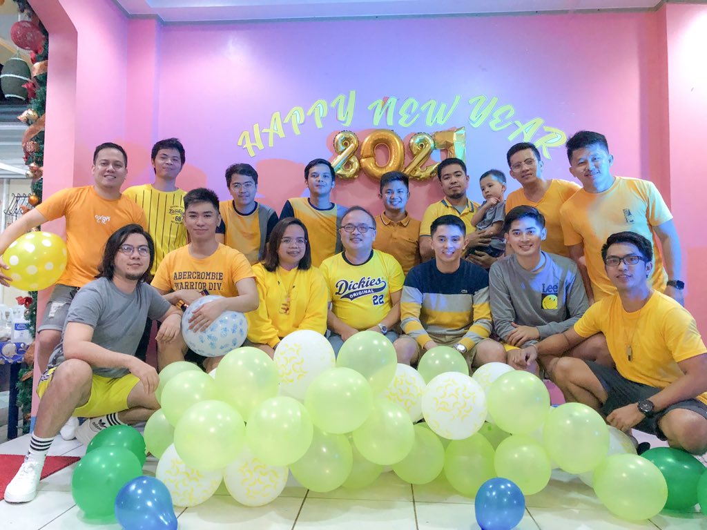 JayZonized's tweet photo. WELCOME 2021 🎉💥🎊

#YellowGray💛🌚
#ColorOfTheYear https://t.co/qdl2RXYz4L