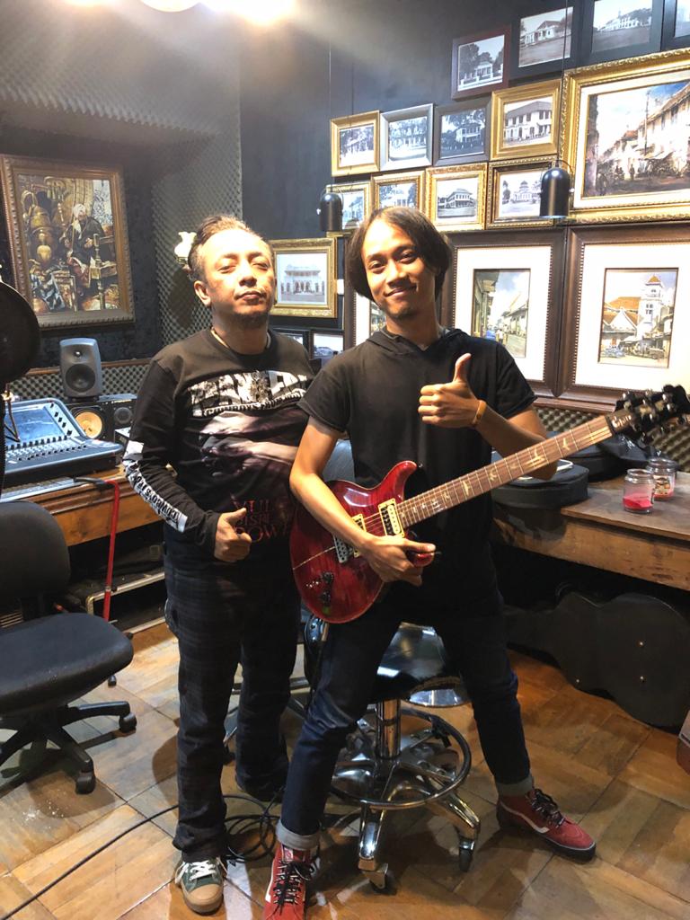 At Studio Legend Republik Cinta