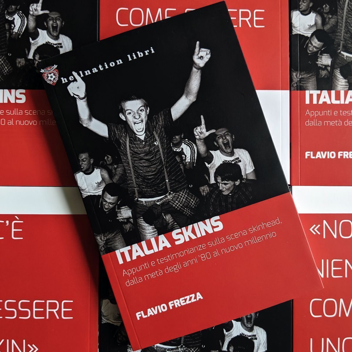 📕 Flavio Frezza, "Italia Skins", Hellnation Libri 2017
👉 Contattaci per ordinarlo, oppure visita il nostro negozio online: bit.ly/3cs8qLw