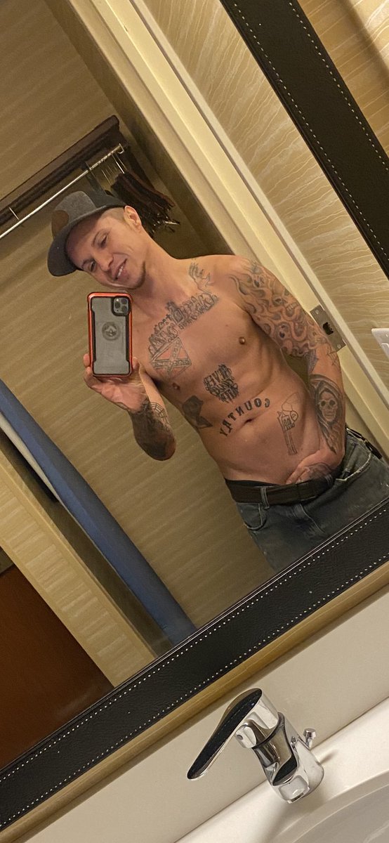 xxx_wolfe's tweet photo. Feeling really good tonight let’s have some fun! 😜😘😉 https://t.co/3zCkOQKHMA